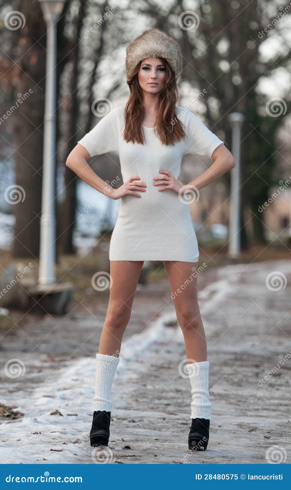 Beautiful Brunette Girl In Winter Clothes Outdoor Royalty Free Stock