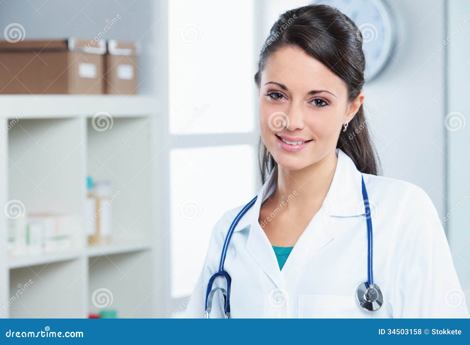 beautiful-female-doctor-portrait-confide