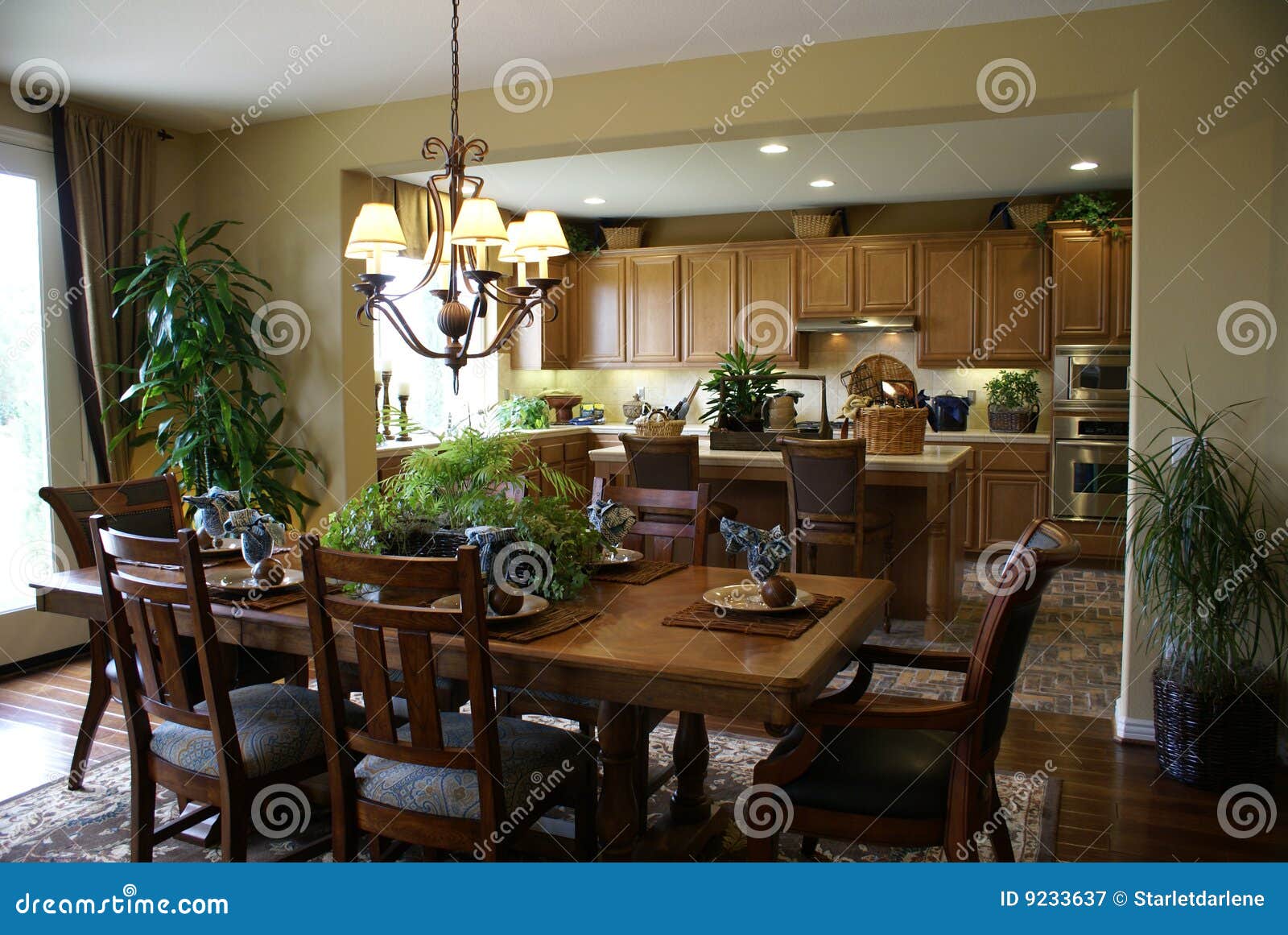 Beautiful Kitchen And Dining Room Royalty Free Stock Photography 