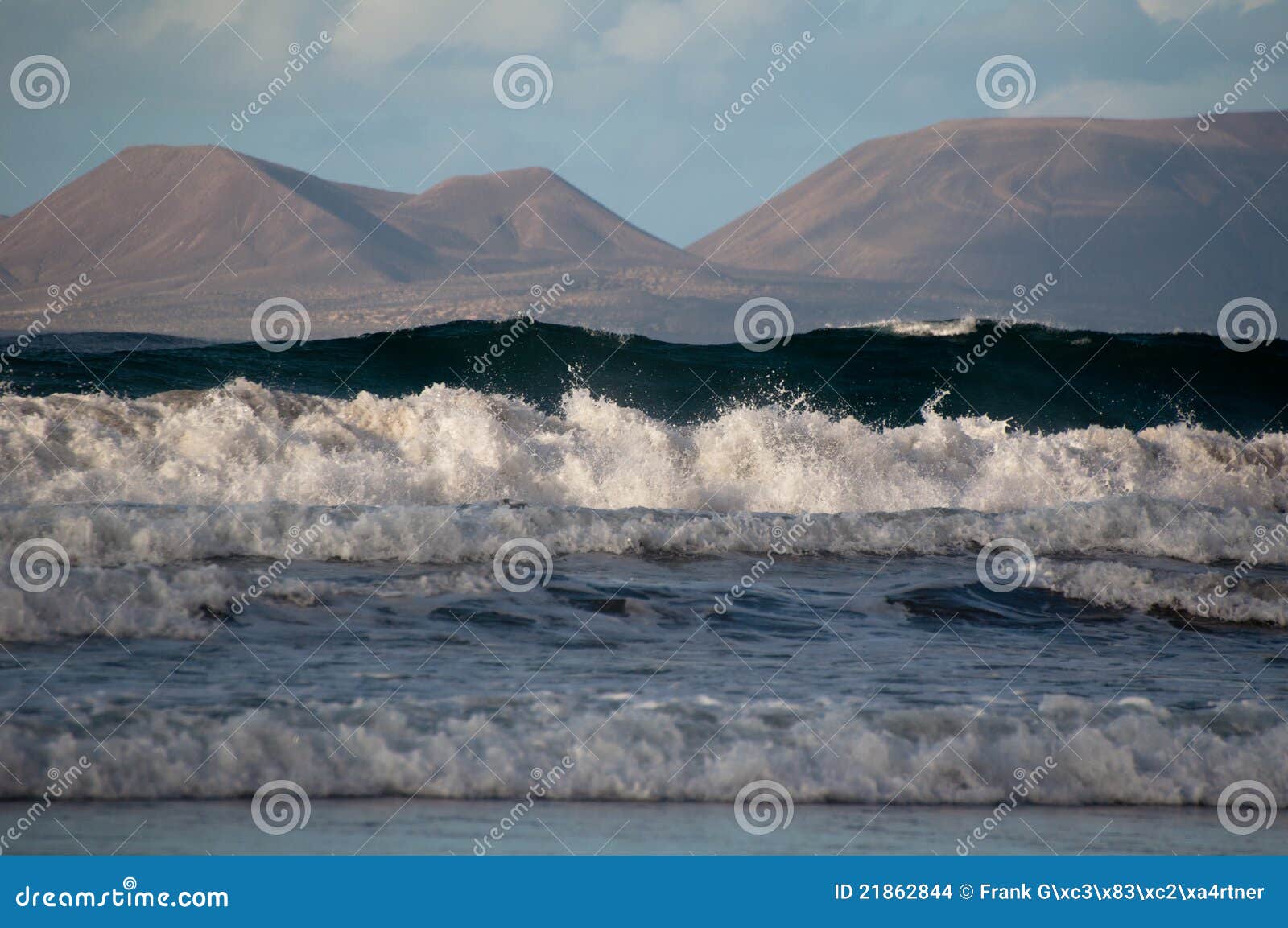  - beautiful-sunset-famara-beach-lanzarote-21862844