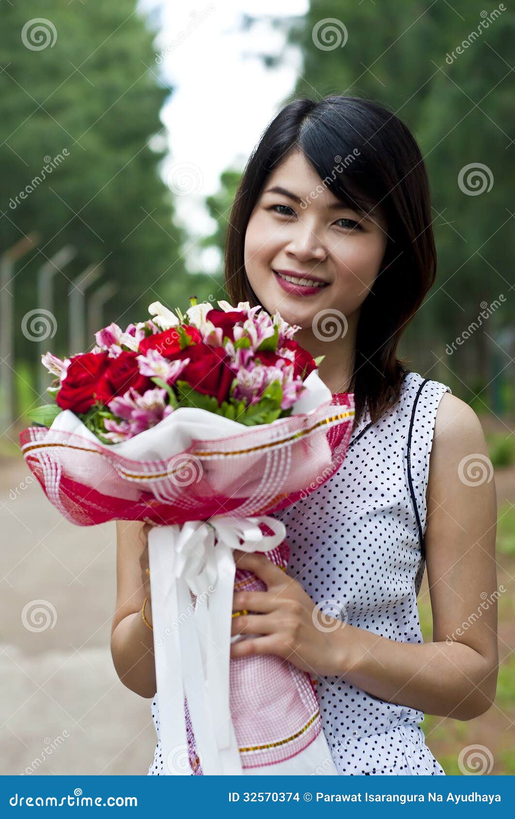 http://thumbs.dreamstime.com/z/beautiful-woman-love-asian-holding-flora-bouquet-32570374.jpg