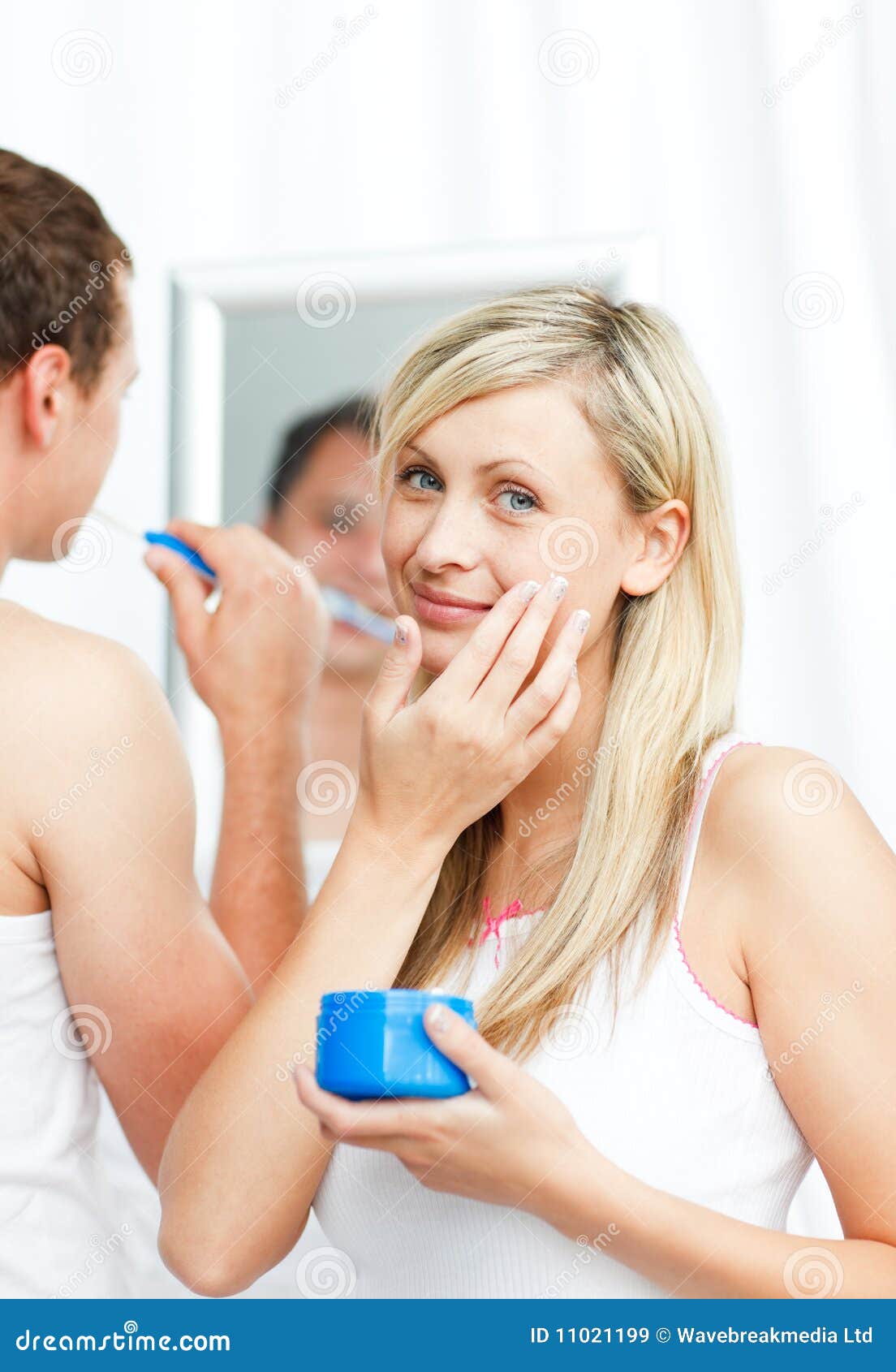 Bulah recommends best of Amature moms fisting face her Cream on