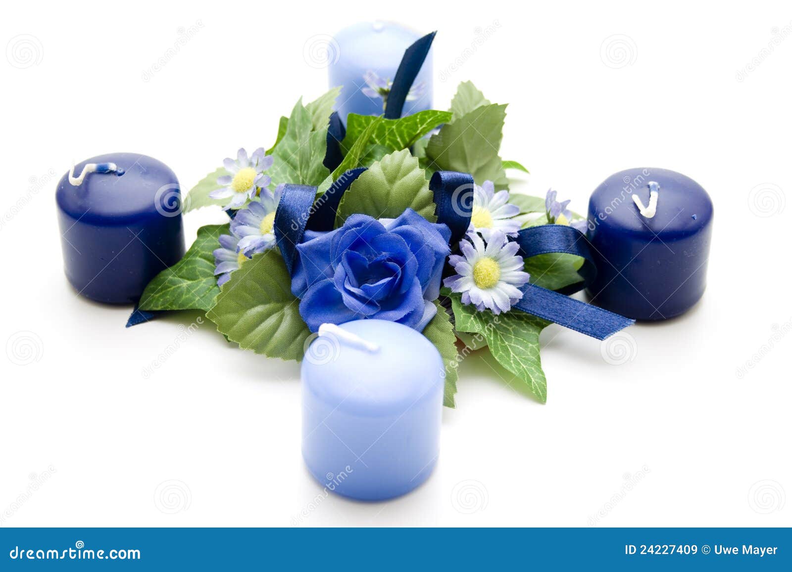 Bloemen Decoratie Met Blauwe Kaarsen Royalty vrije Stock Afbeeldingen Afbeelding 24227409 Bloemen Decoratie Met Blauwe Kaarsen Royalty vrije Stock Afbeeldingen Afbeelding 24227409