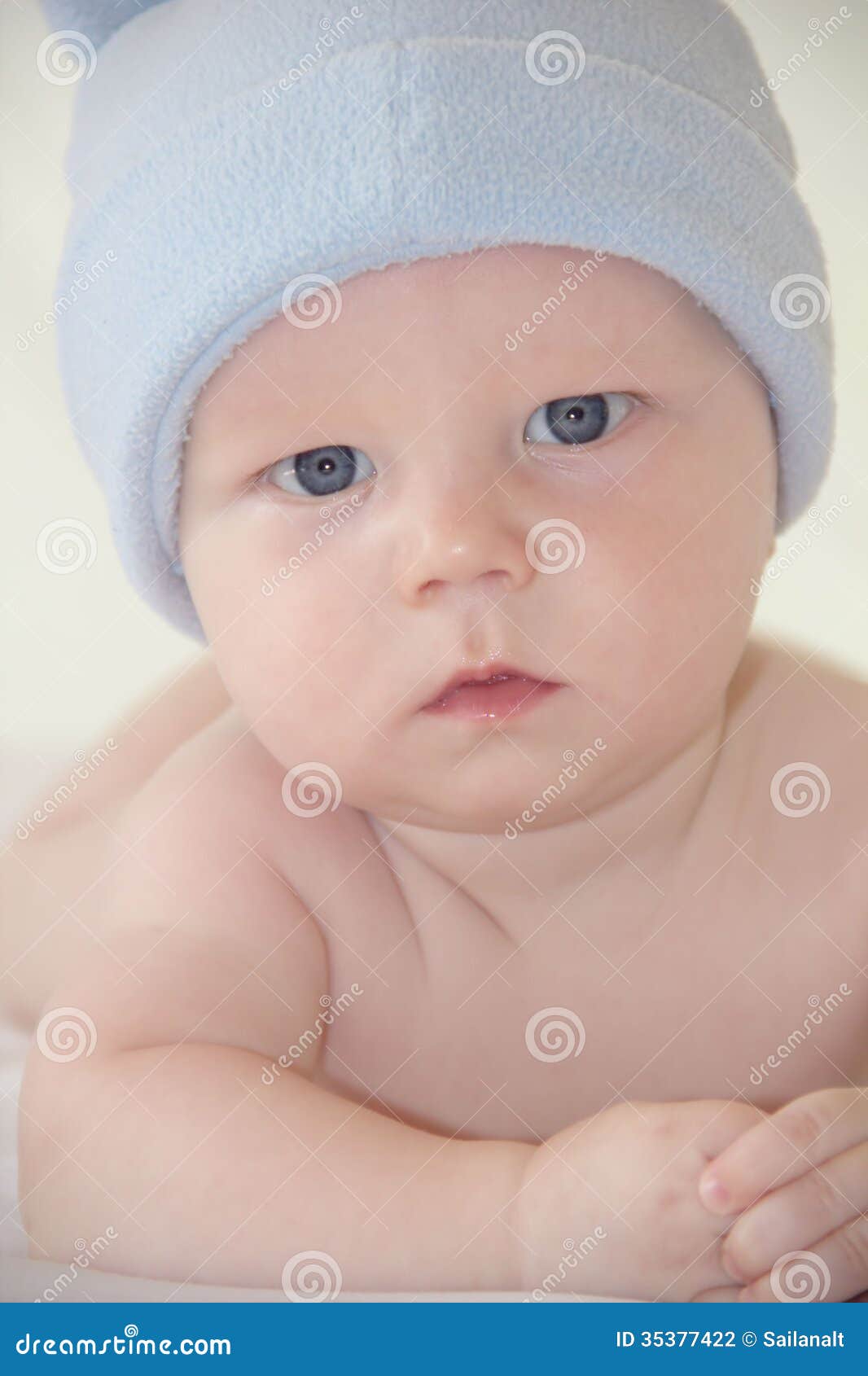 Boby boy in blue hat - boby-boy-blue-hat-healthy-cute-baby-tummy-35377422