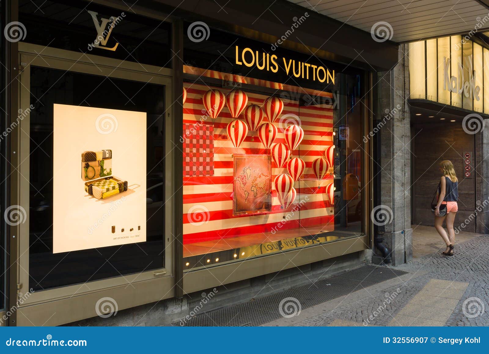 Boutique French Fashion House Louis Vuitton Editorial Photography - Image: 32556907
