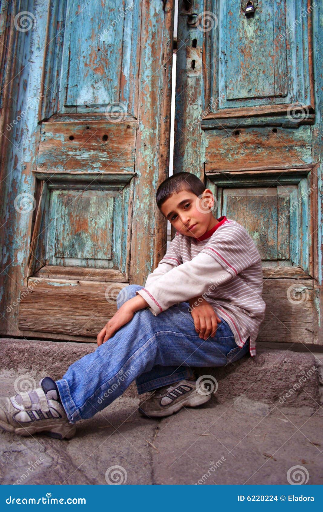 boy-sitting-doorstep-6220224.jpg