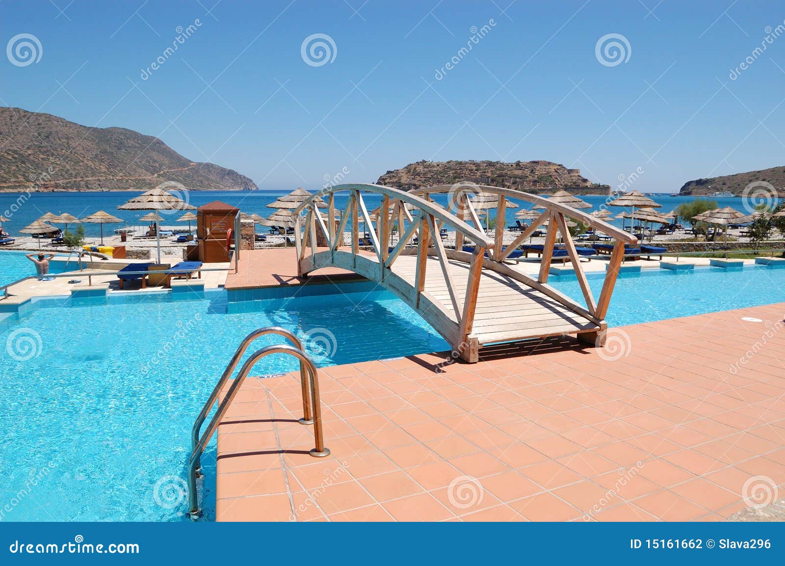 bridge-over-swimming-pool-to-beach-15161662.jpg