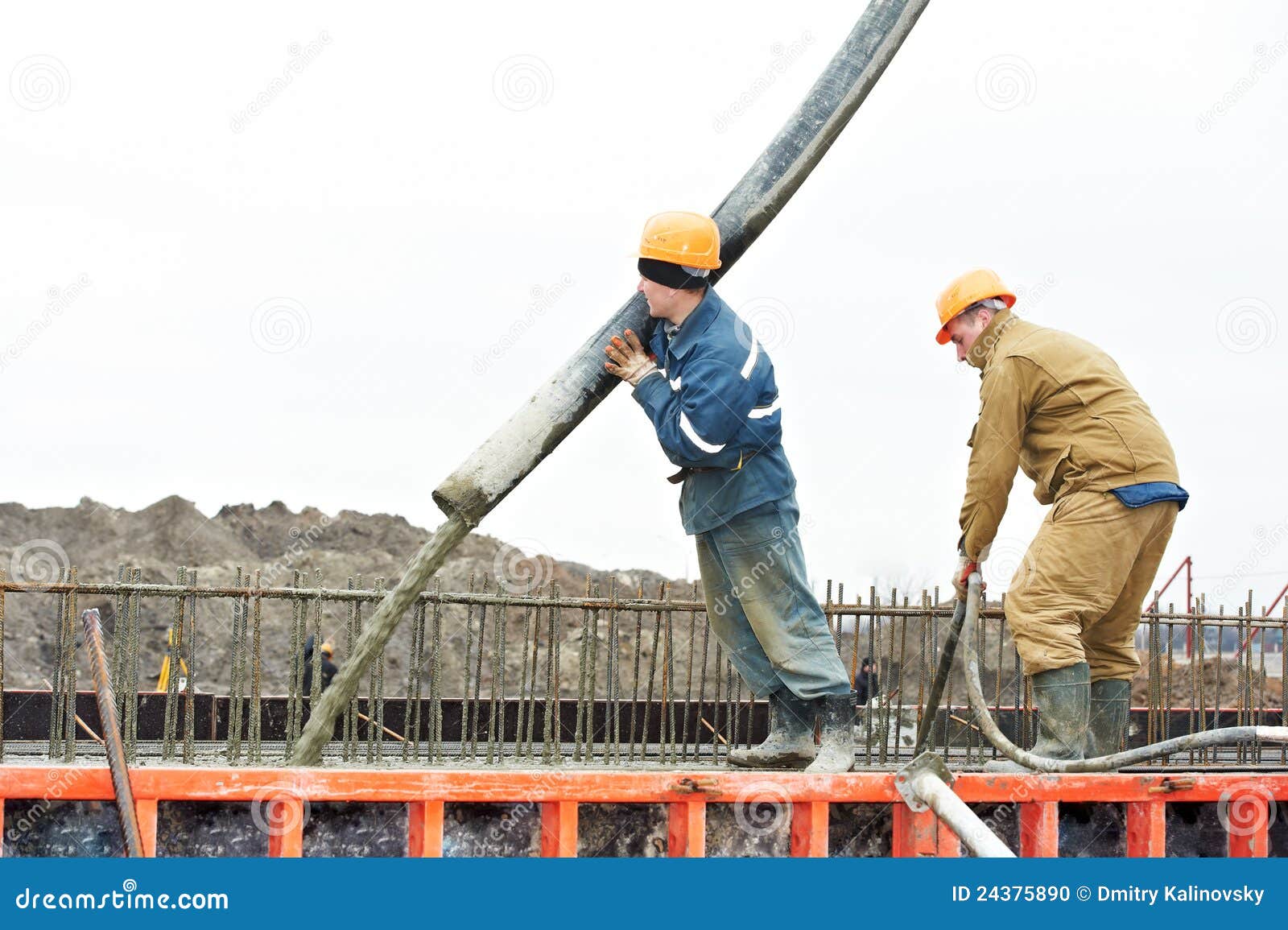 Builder Worker Pouring Concrete Into Form Stock Photo - Image: 24375890