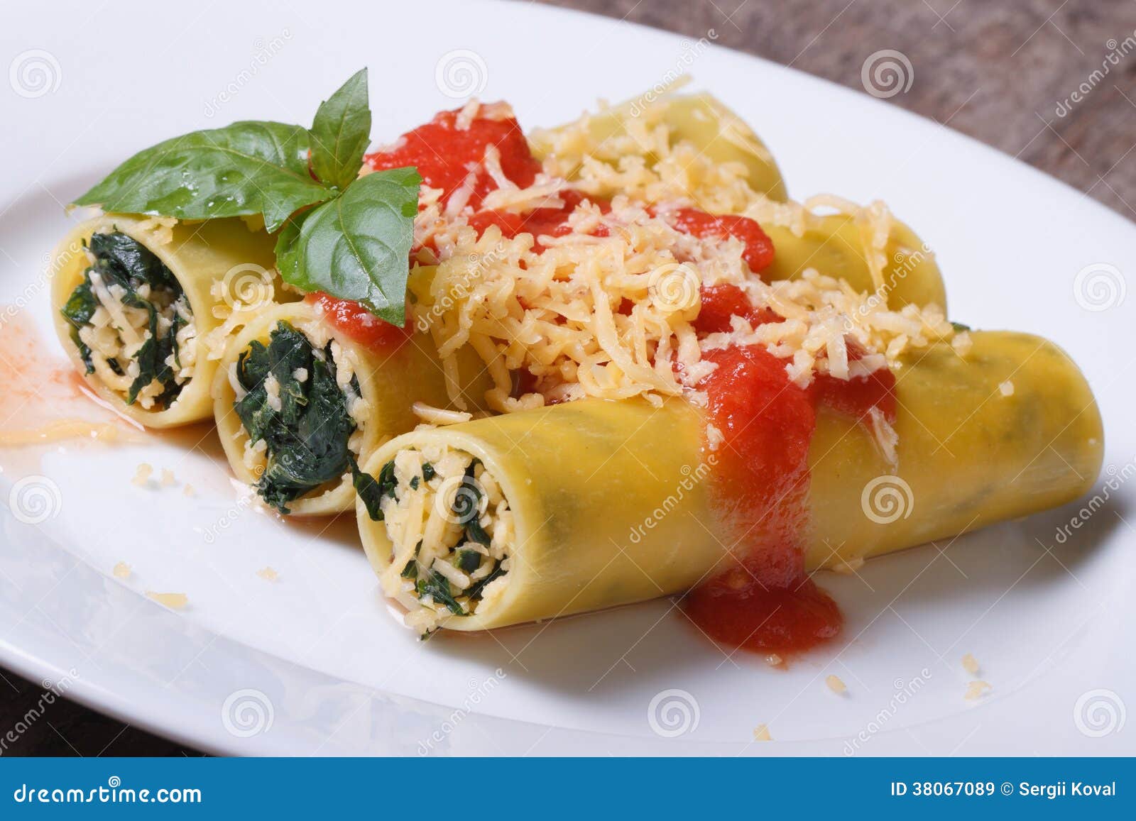 Cannelloni with Basil Tomato Sauce Cannelloni with Basil Tomato Sauce