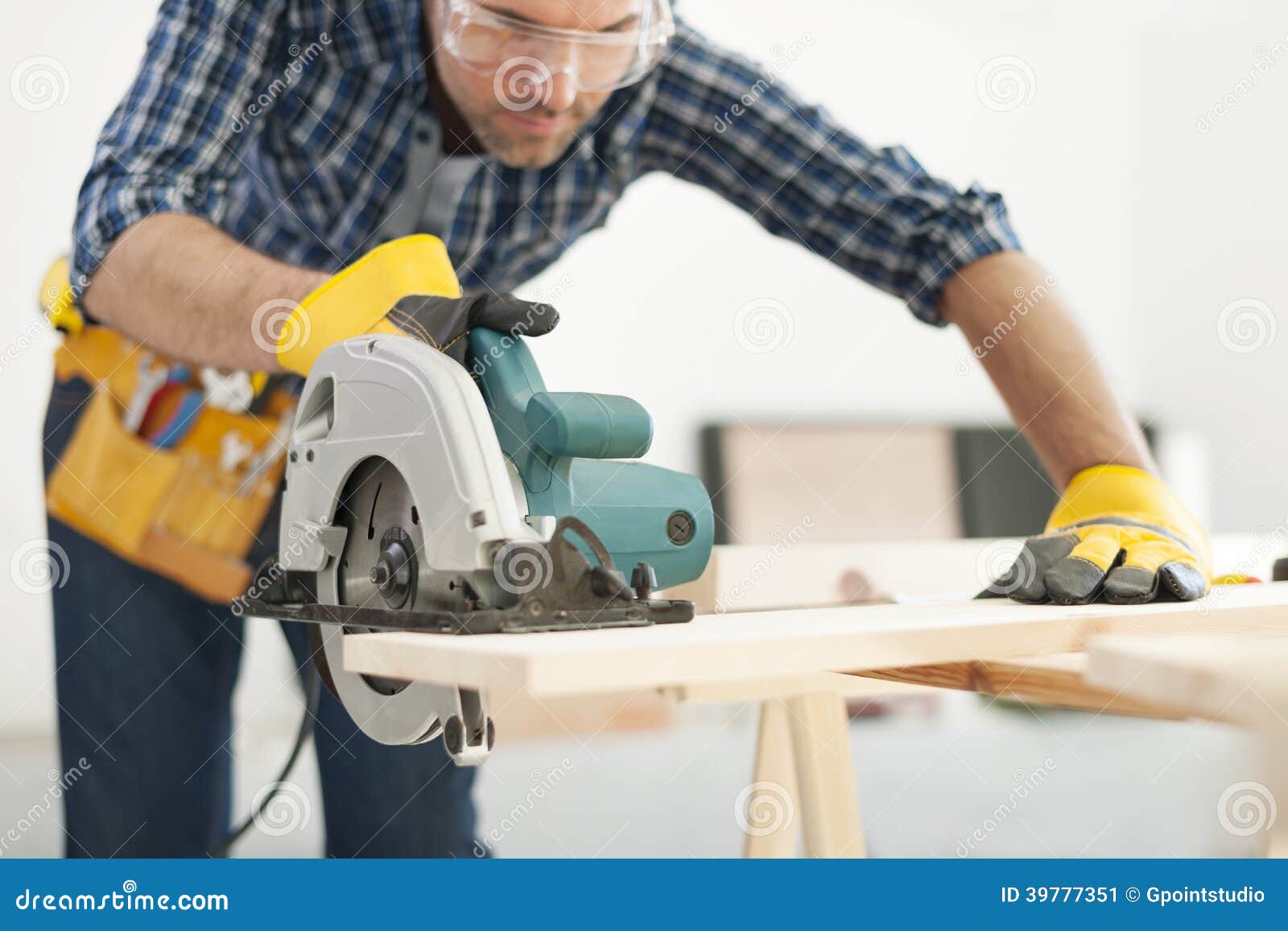 how mechanic work Stock Photo Carpenter Image: 39777351 At Work how mechanic work Stock Photo Carpenter Image: 39777351 At Work