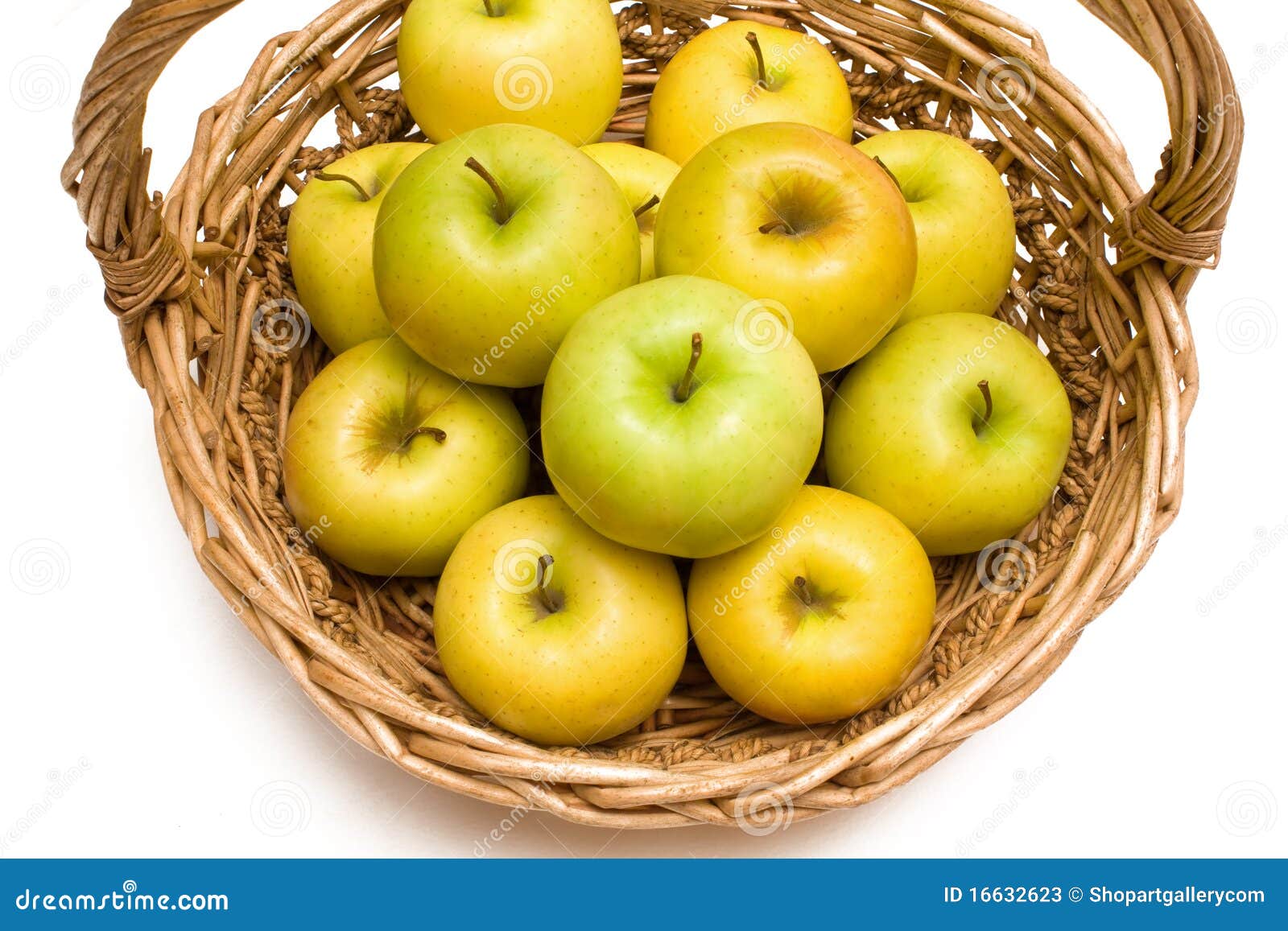 Manzana+De+Oro+Fruta Frutas - primer de la cesta con las manzanas de oro frescas aisladas ...