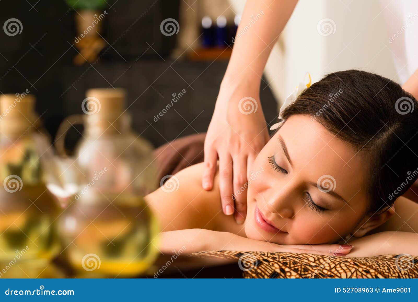 Asian Women Massage 99