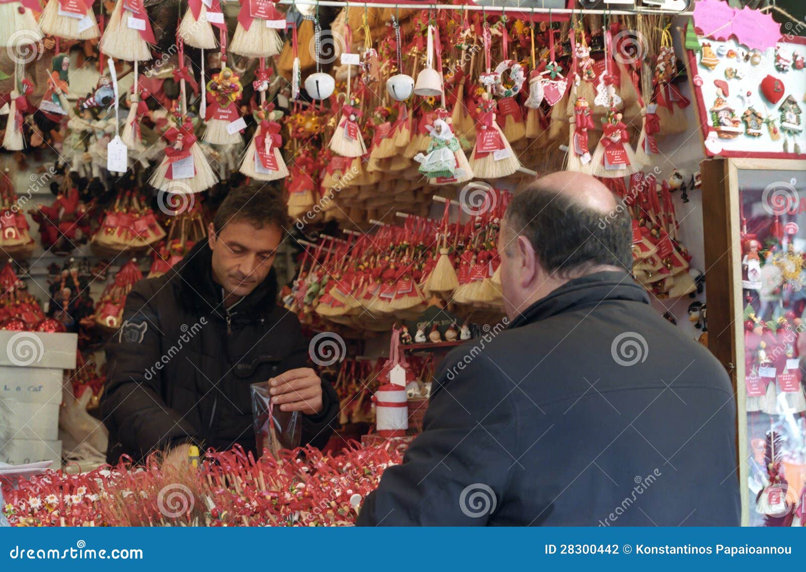  - christmas-market-rome-28300442