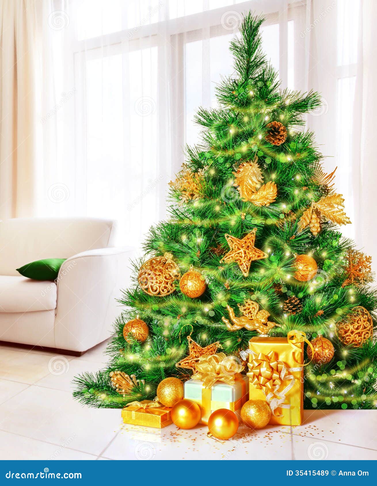 Christmas Tree At Home Royalty Free Stock Images - Image: 35415489
