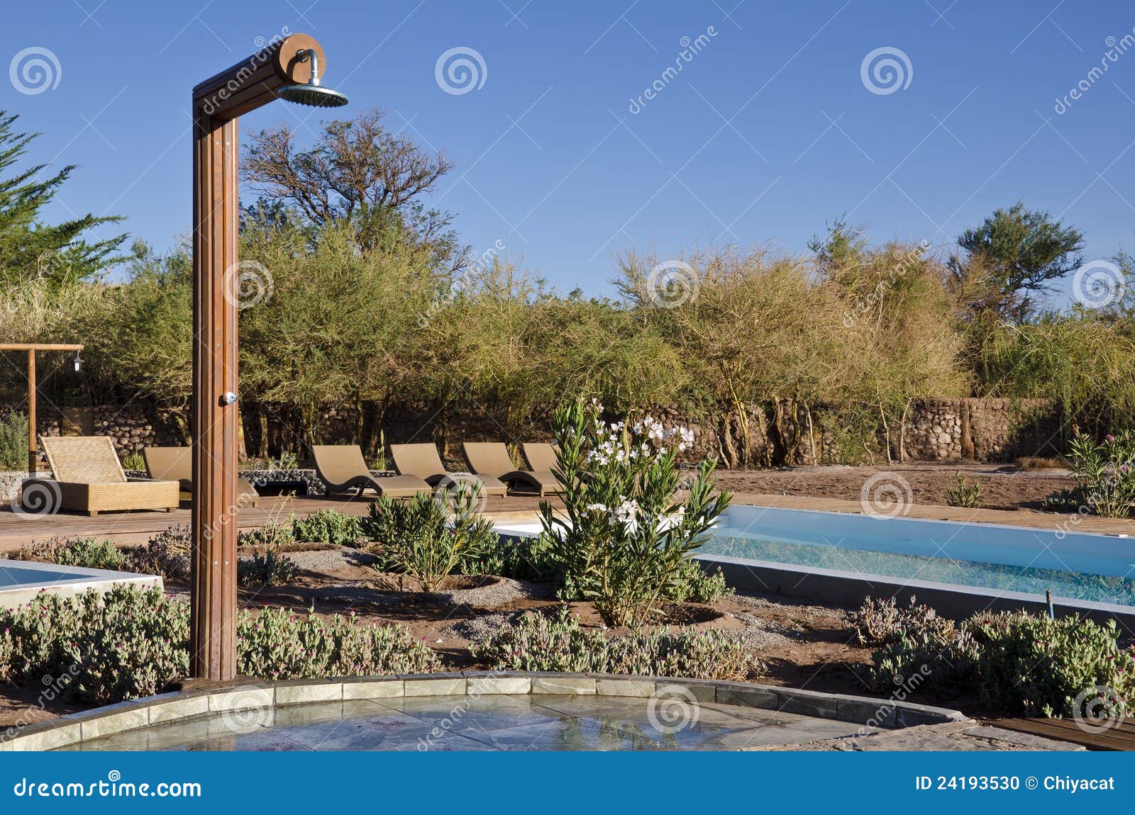 fotos jardim horizontal:Chuveiro Ao Ar Livre Horizontal Foto de Stock – Imagem: 24193530 fotos jardim horizontal:Chuveiro Ao Ar Livre Horizontal Foto de Stock – Imagem: 24193530