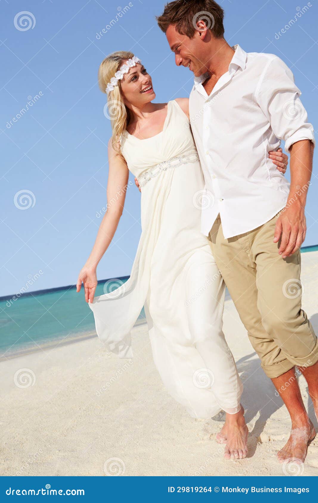 Stock Images: Couple At Beautiful Beach Wedding