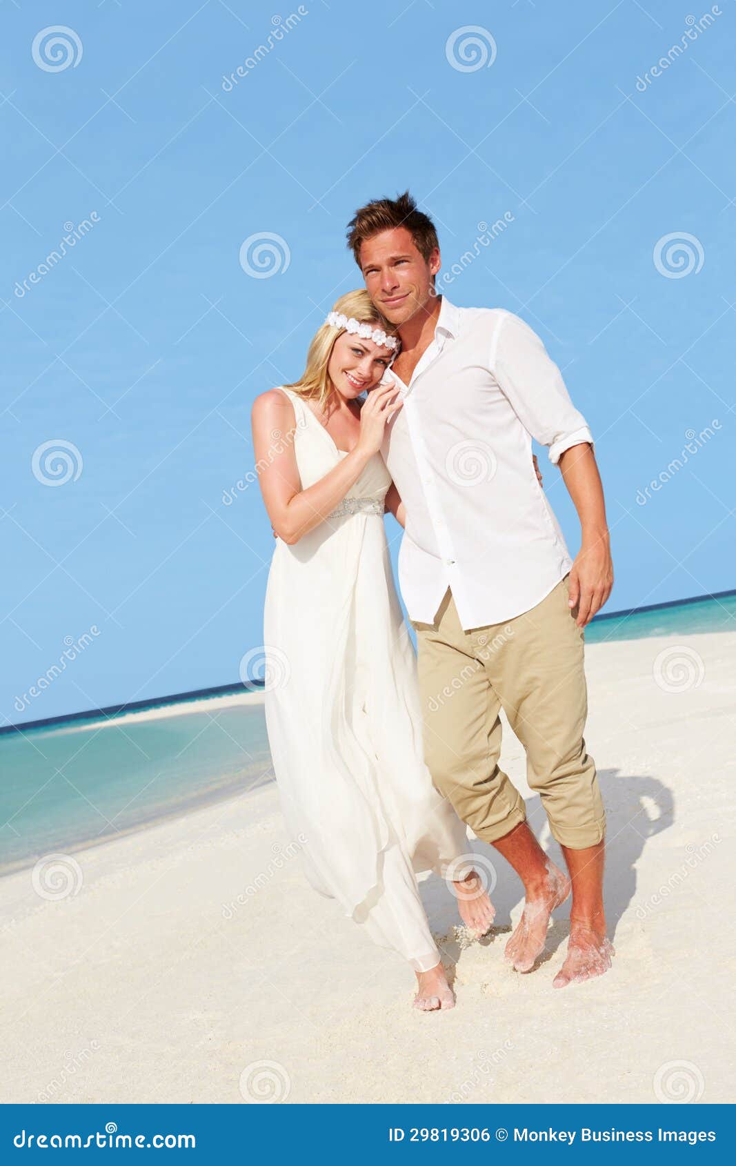Royalty Free Stock Image: Couple At Beautiful Beach Wedding