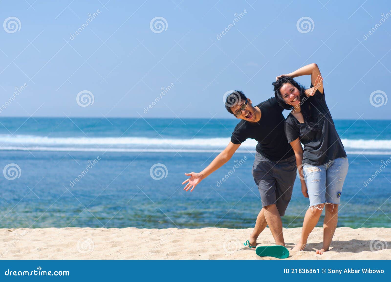 Download this Couple Fun The Beach... picture