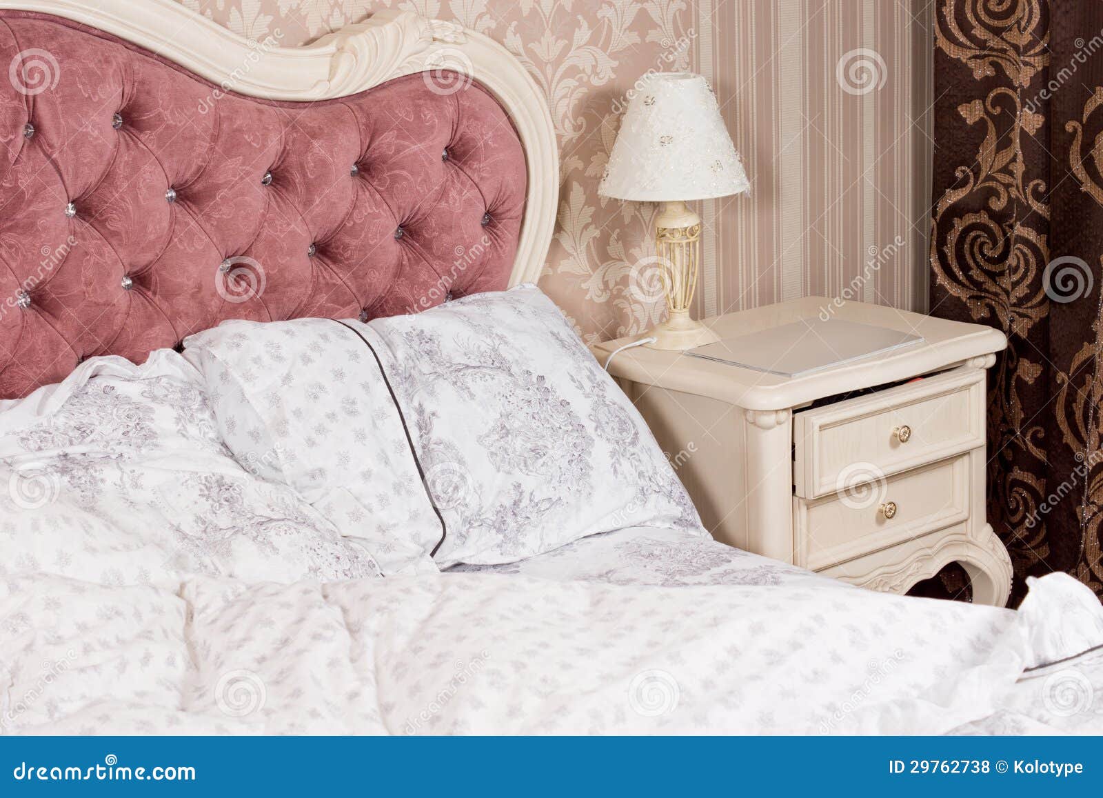 Tete lit rose