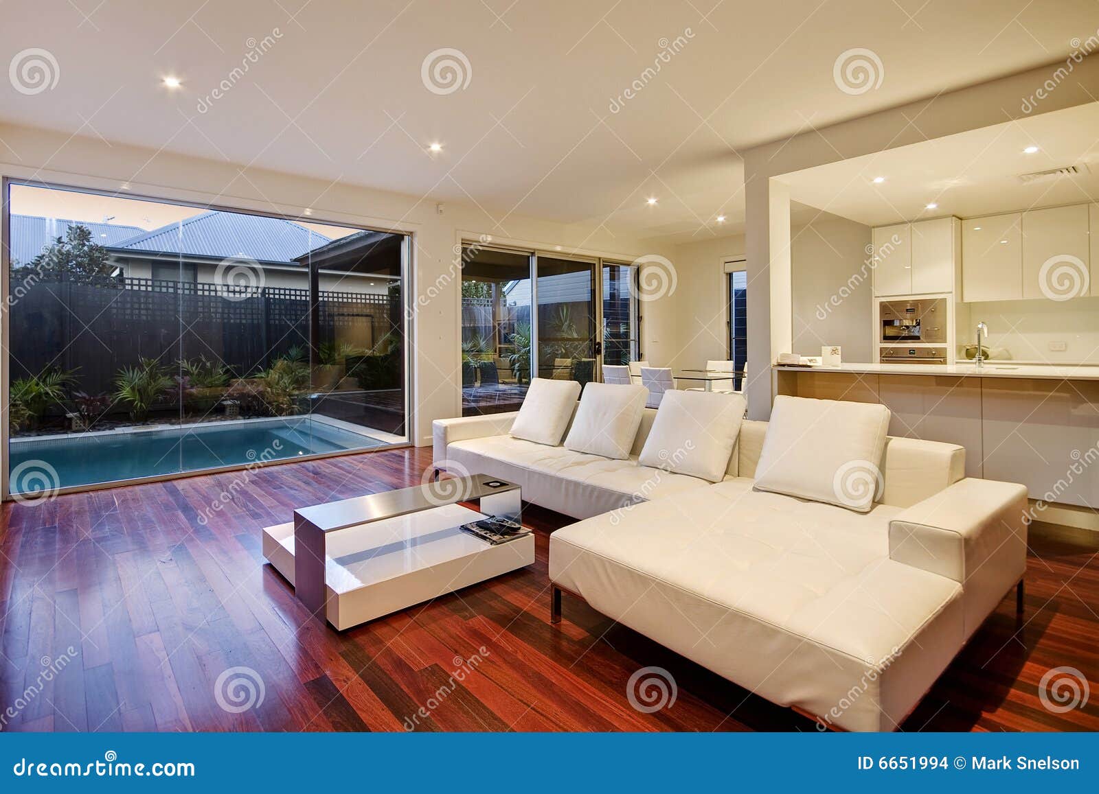 Blauwe bank woonkamer ~ artikill.com