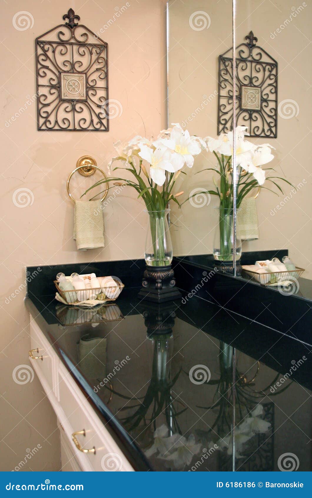 Decoração Do Banheiro Imagem de Stock Royalty Free Imagem 6186186 -> Banheiro Decorado Flores Decoração Do Banheiro Imagem de Stock Royalty Free Imagem 6186186 -> Banheiro Decorado Flores