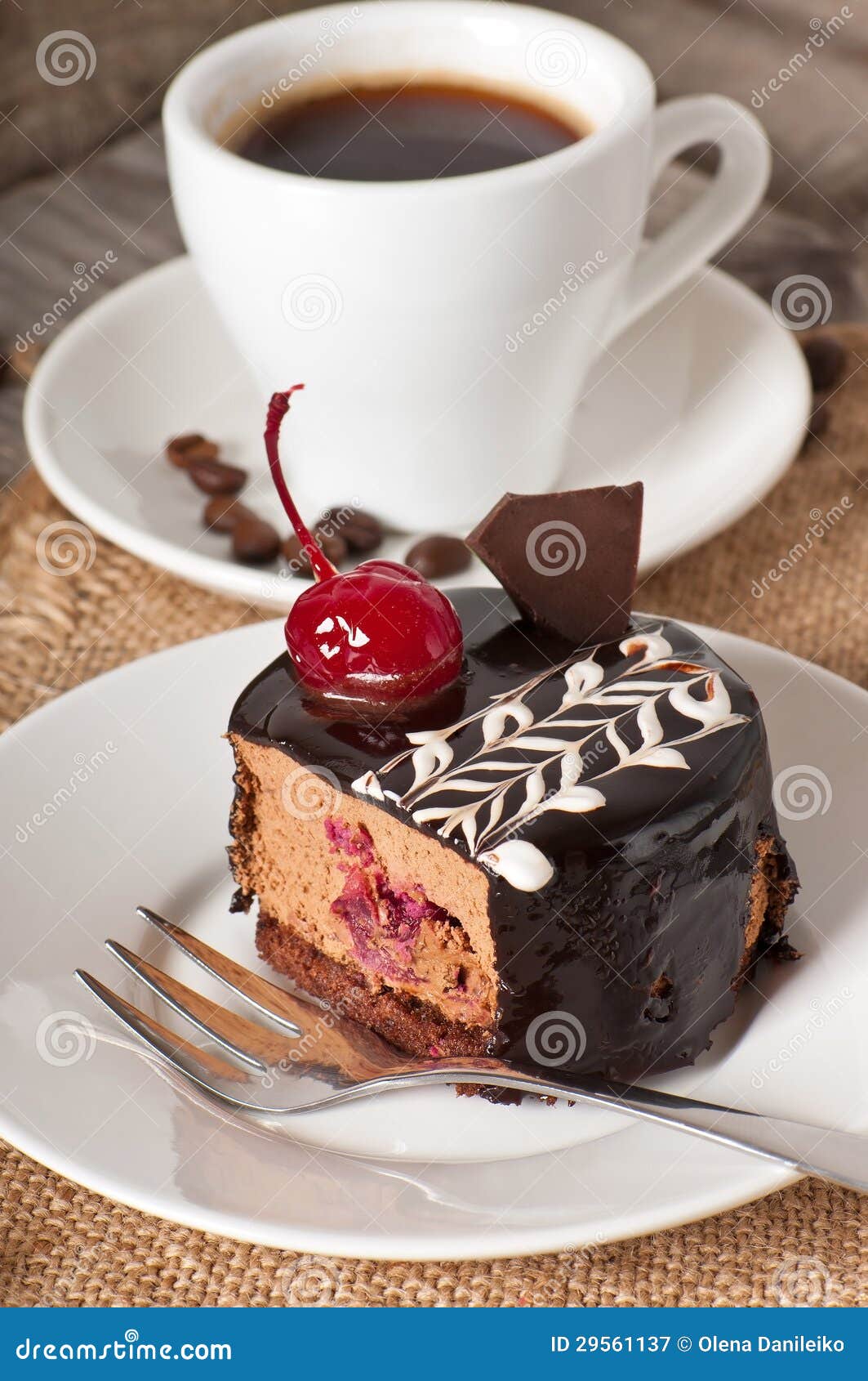 dessert-dolce-e-una-tazza-di-caff%C3%A8-29561137.jpg
