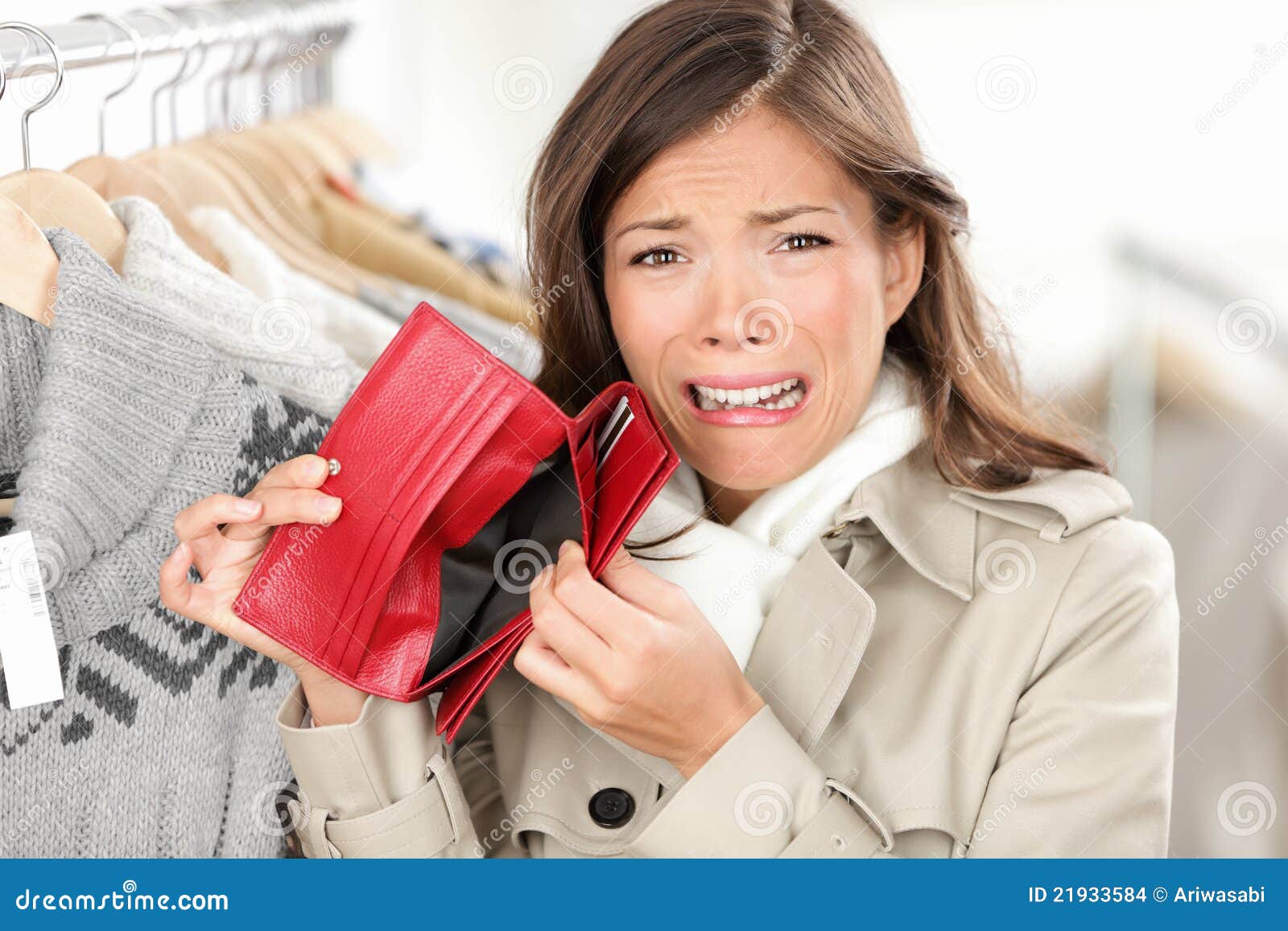 empty-wallet-woman-no-money-shopping-21933584.jpg