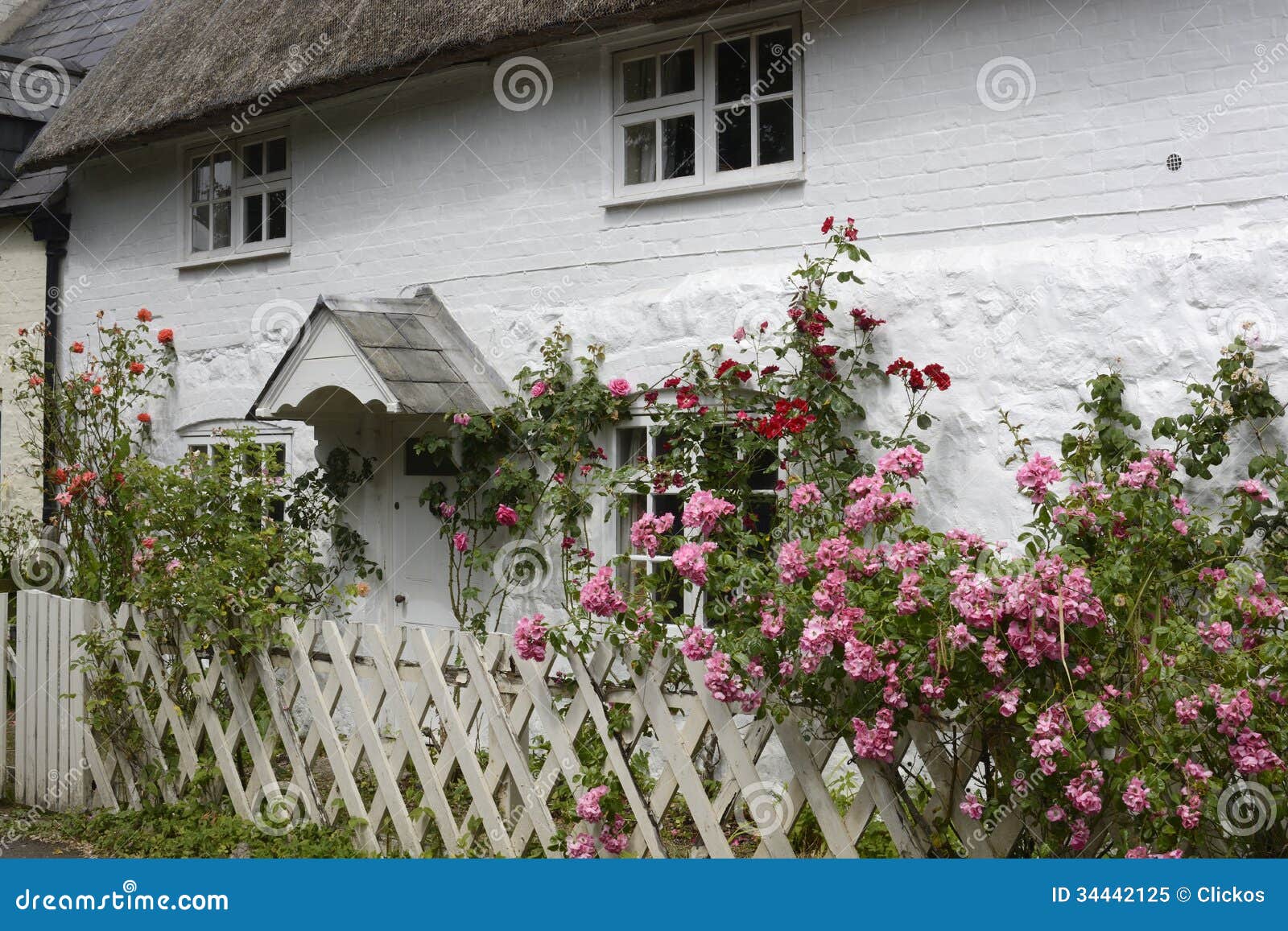 English Country Cottage Avebury England By Clickos Via Dreamstime English Country Cottage Country Cottage Cottage