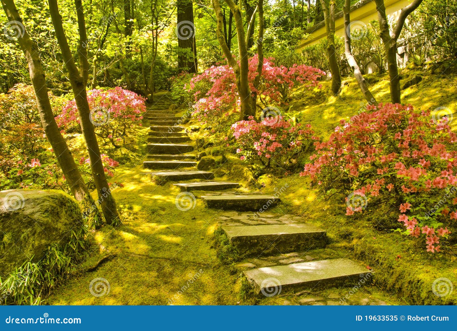 Stairway de pedra rústico no jardim japonês de Portland Oregon Stairway de pedra rústico no jardim japonês de Portland Oregon