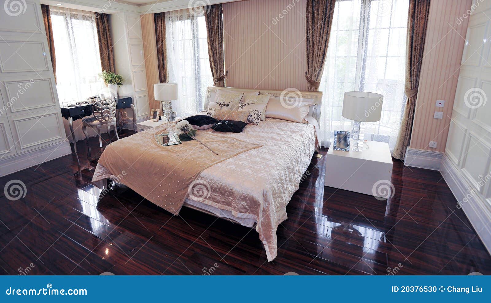 European Royal Kingbed In Bedroom Stock Photo - Image: 20376530