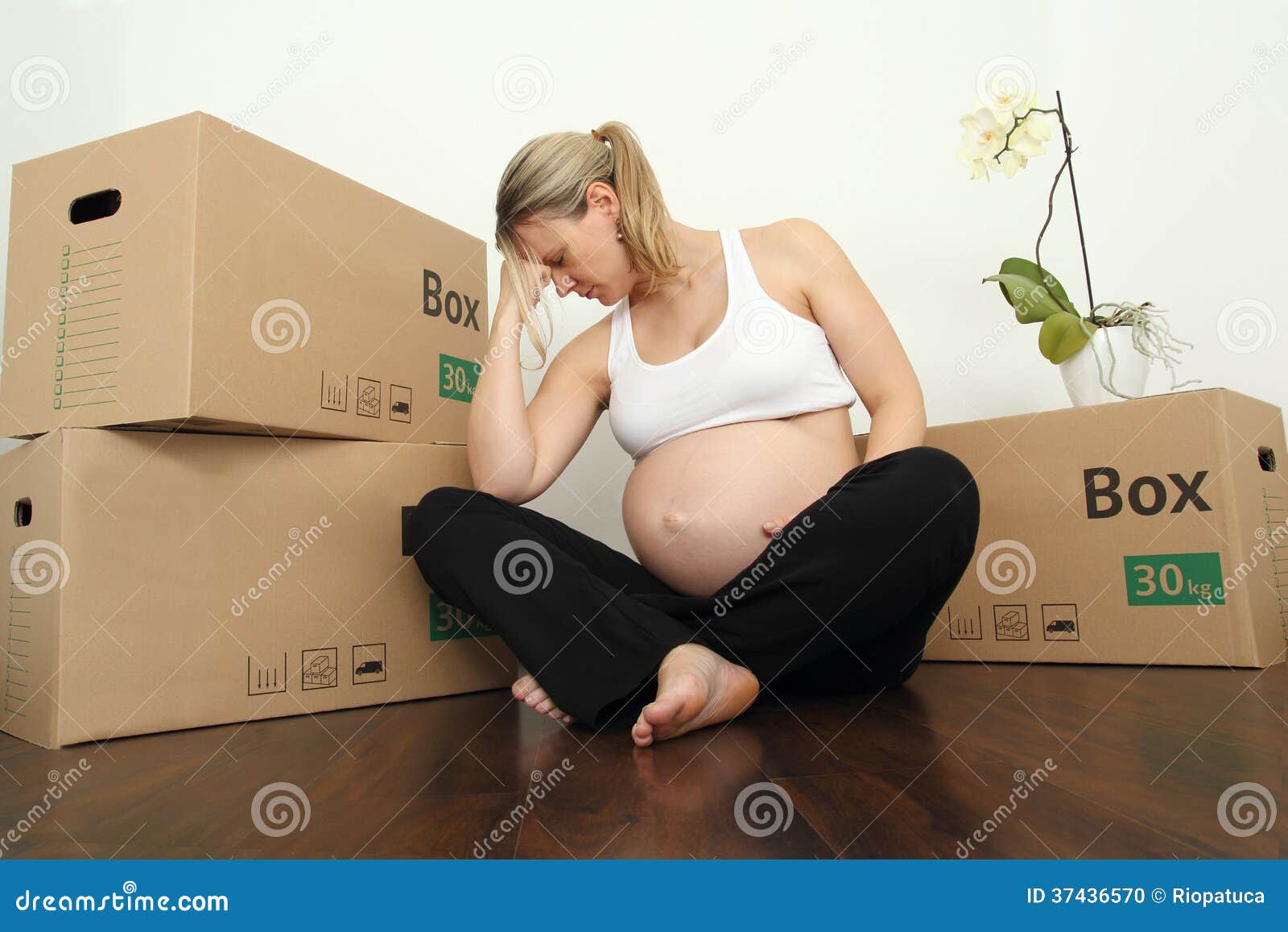 Pregnant Moving 44