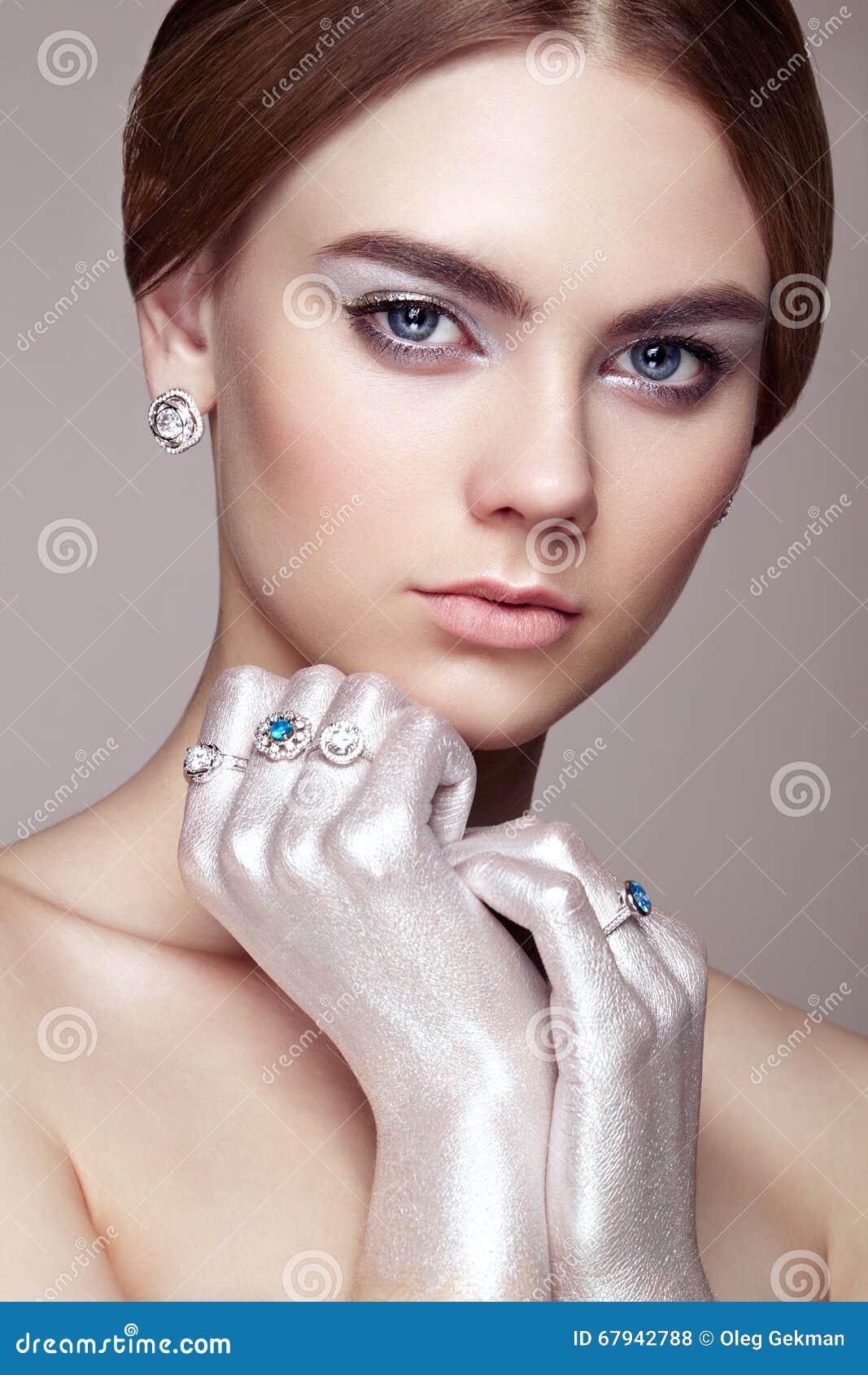 Fashion Beautiful Woman Jewelry And 65