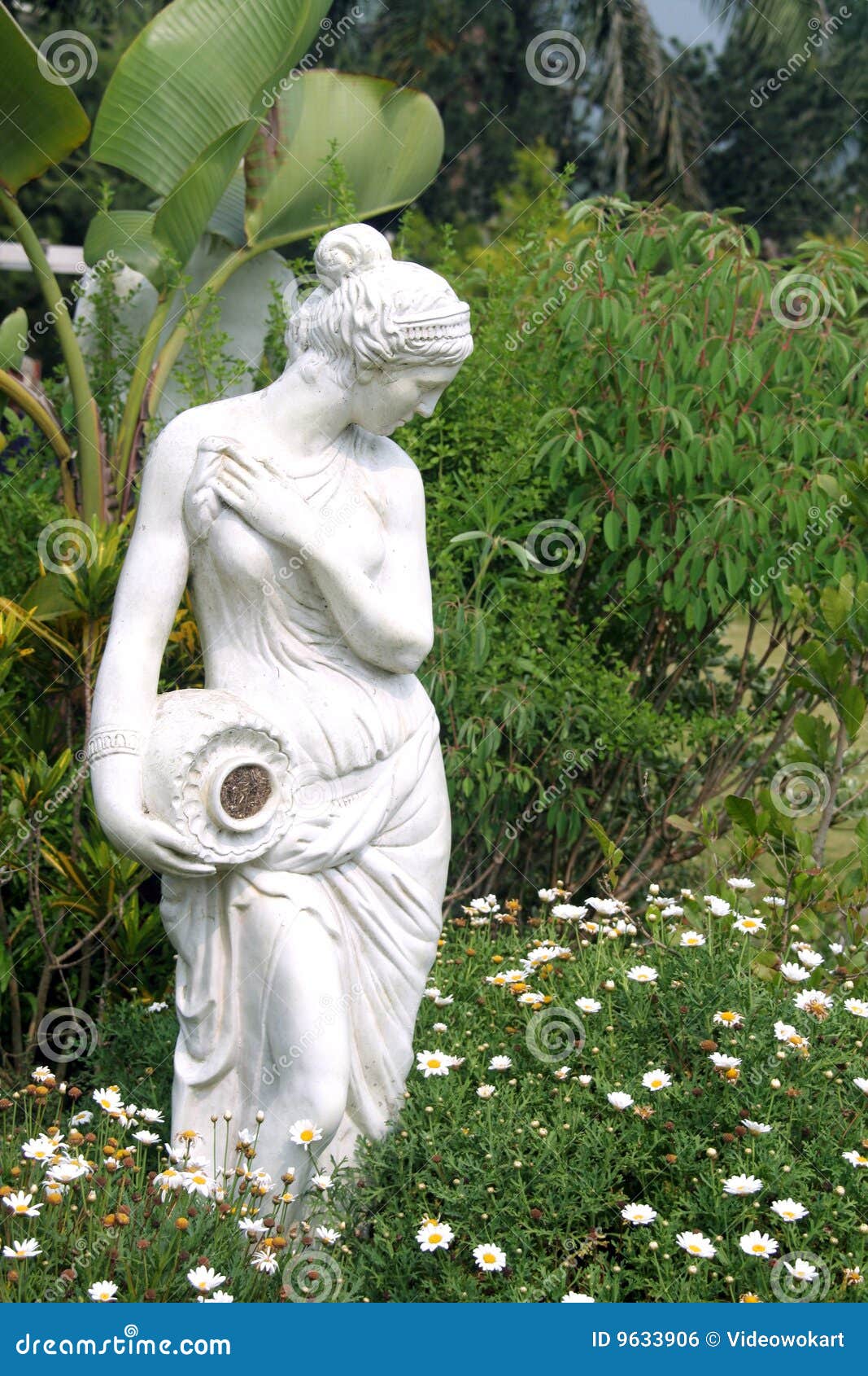 Female Sculpture In A Garden Royalty Free Stock Image Image 9633906