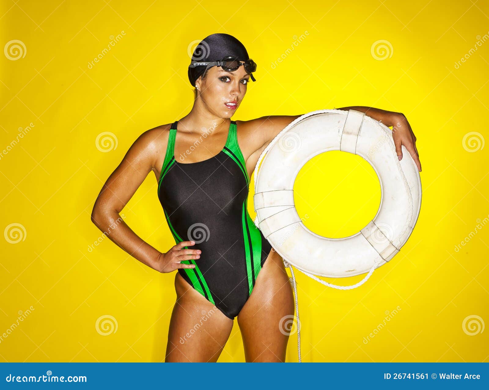 female-swimmer-26741561.jpg