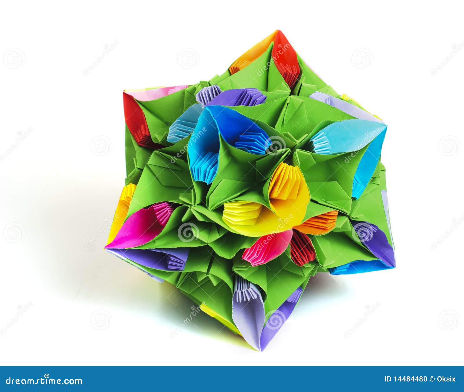 isolati di Colorfull Rainbow origami dai origami Kusudama kusudama fiori download su di del isolati di Colorfull Rainbow origami dai origami Kusudama kusudama fiori download su di del