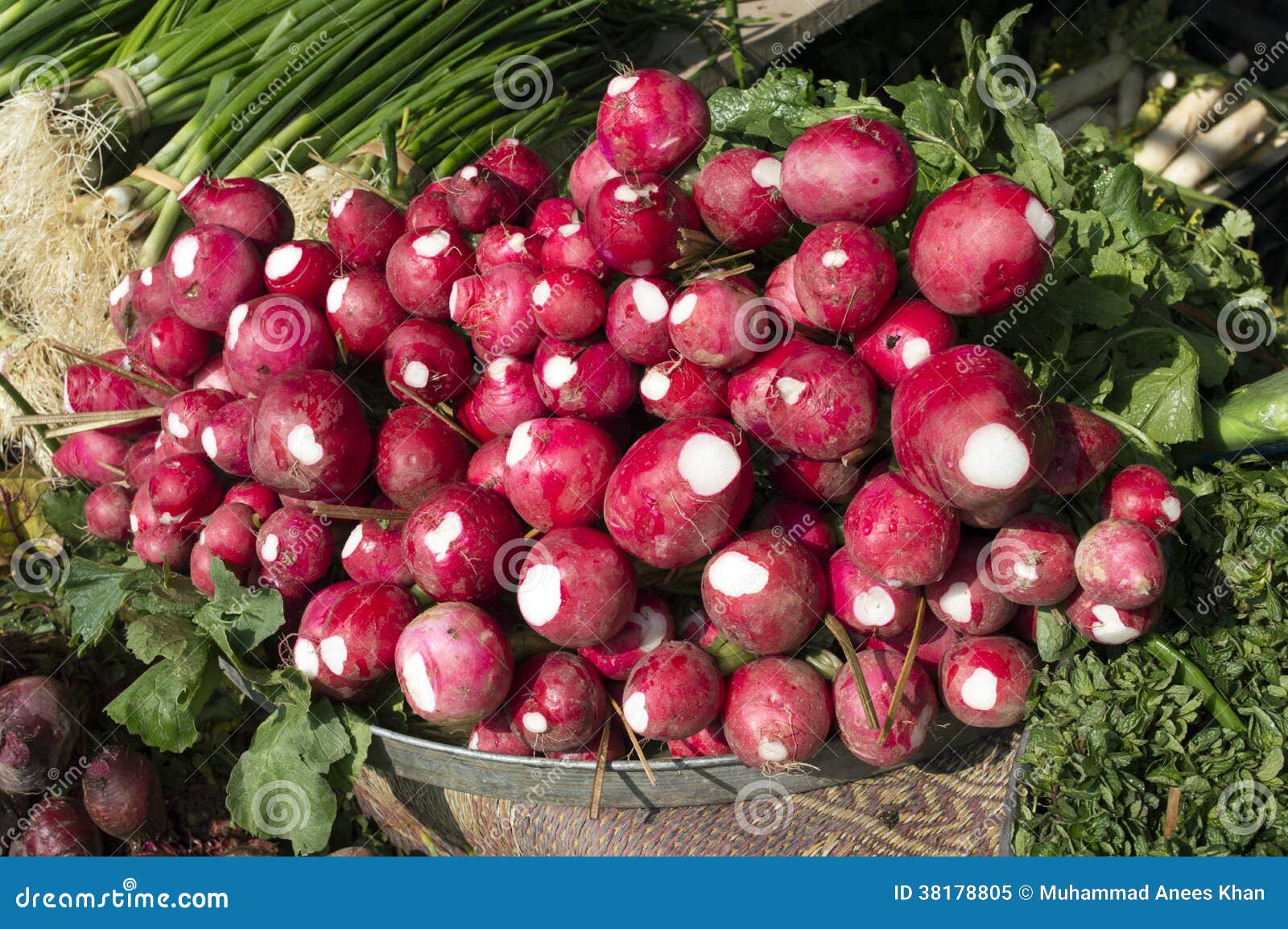  - fresh-radish-onion-vegetable-38178805