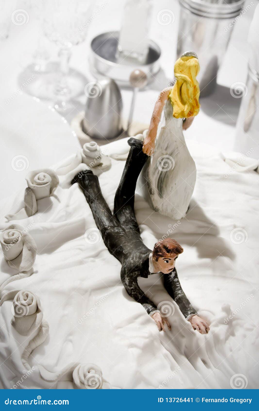 Stock Image: Funny wedding cake figurines Stock Image: Funny wedding cake figurines