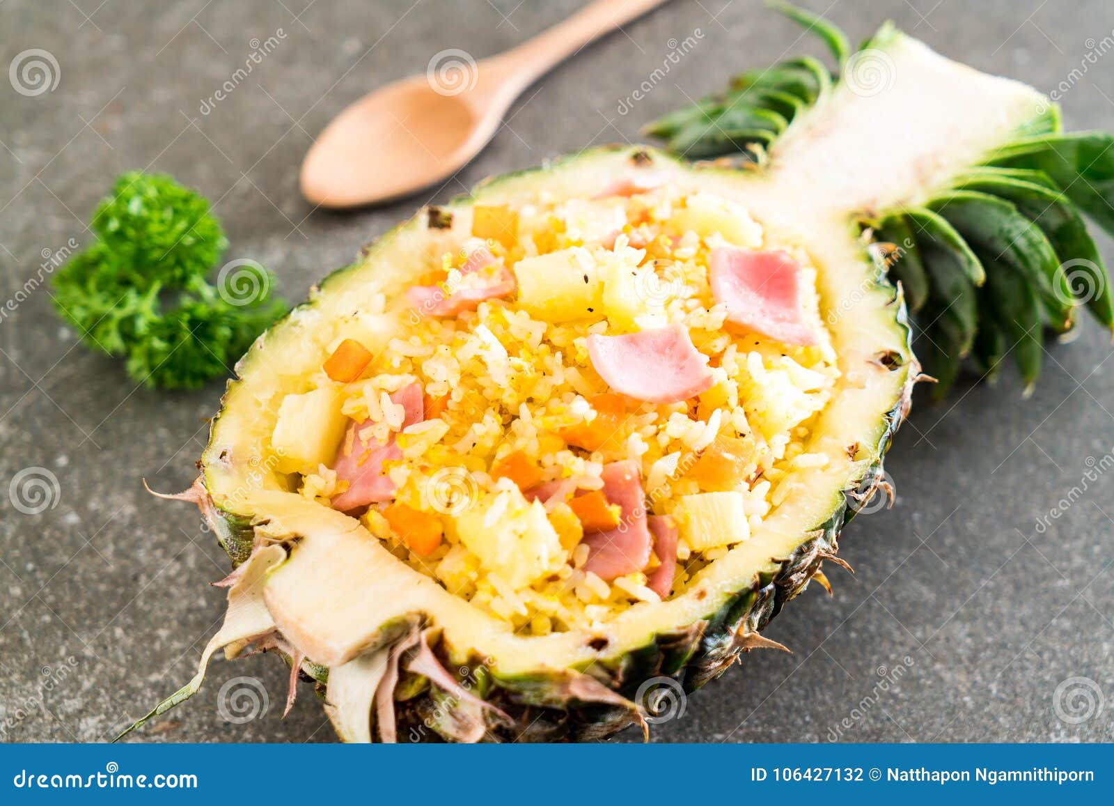 Gebratener Reis Der Ananas Mit Schinken Stockfoto Bild Von