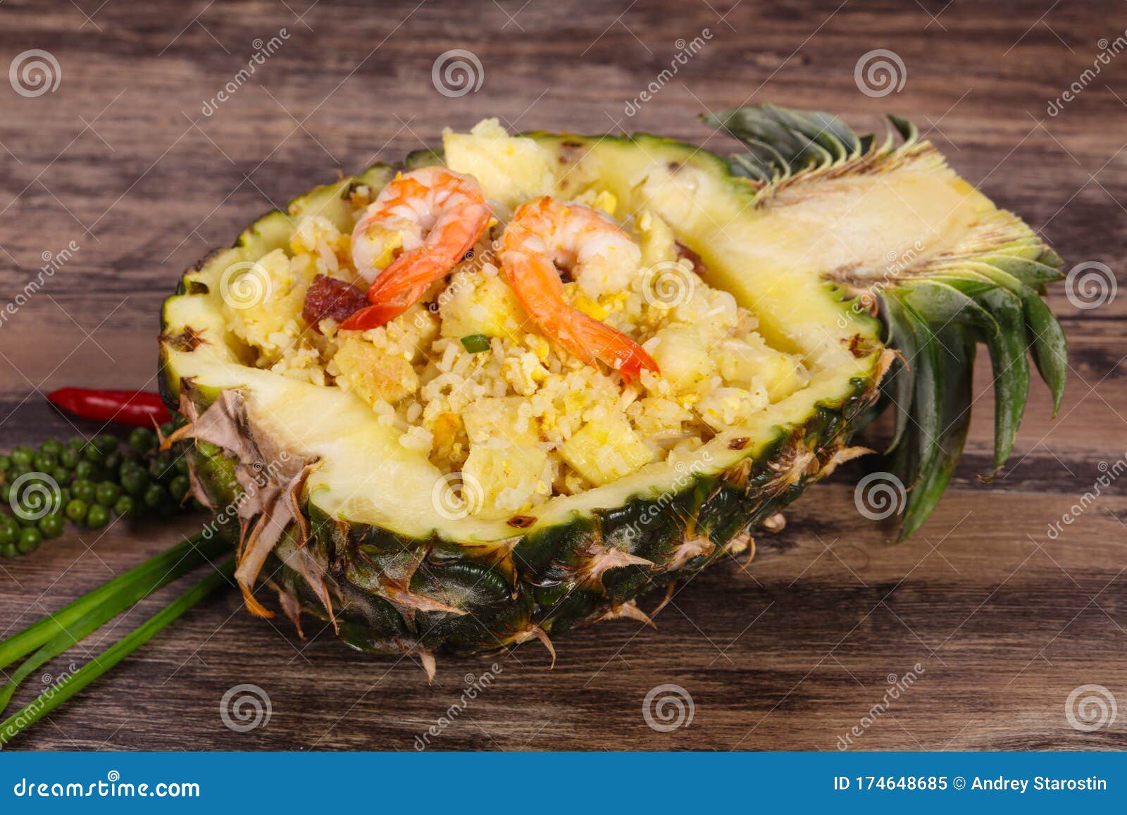 Gebratener Reis Mit Ananas Und Garnelen Stockbild Bild Von Asiatisch