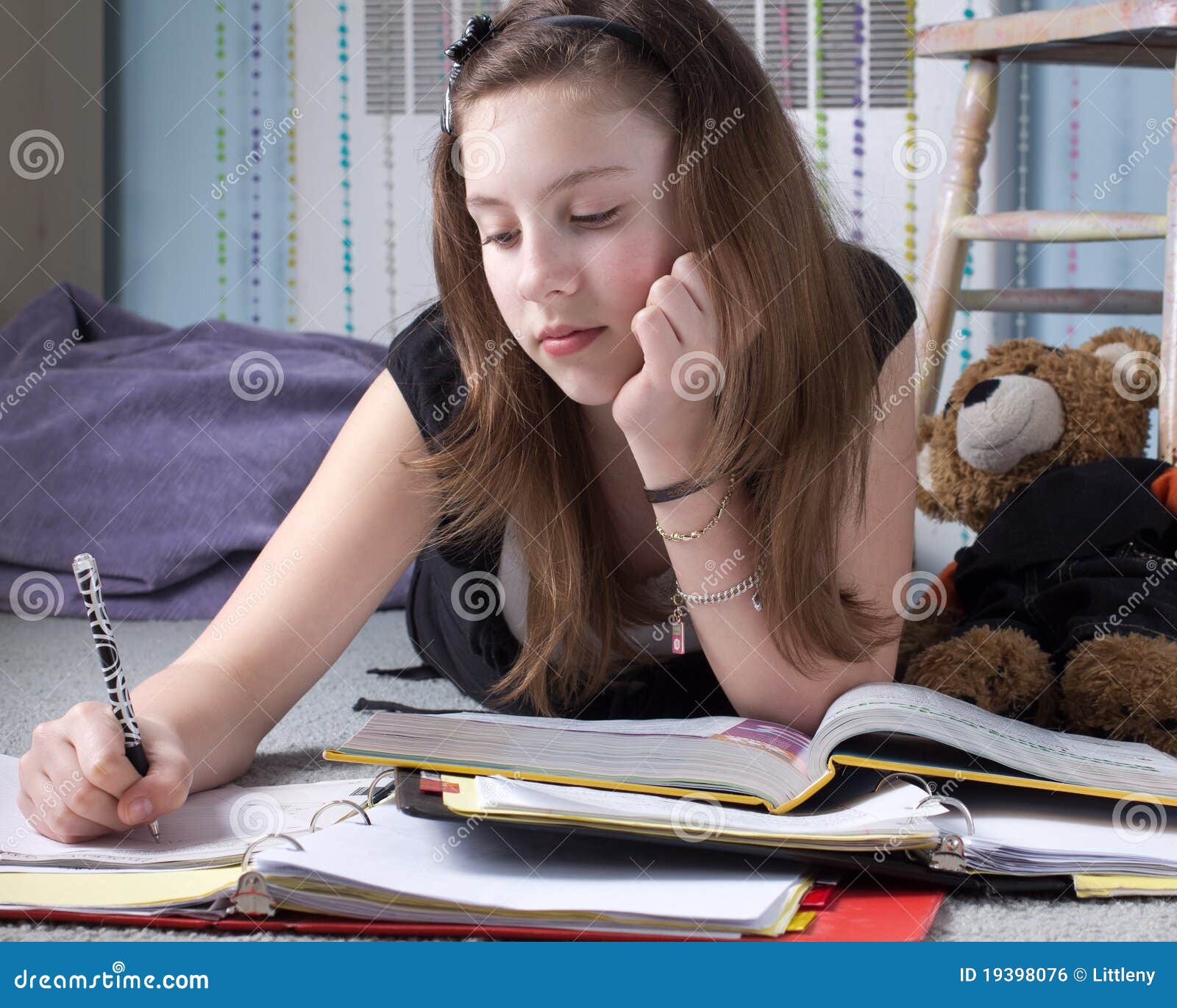 girl doing homework picture girl doing homework picture