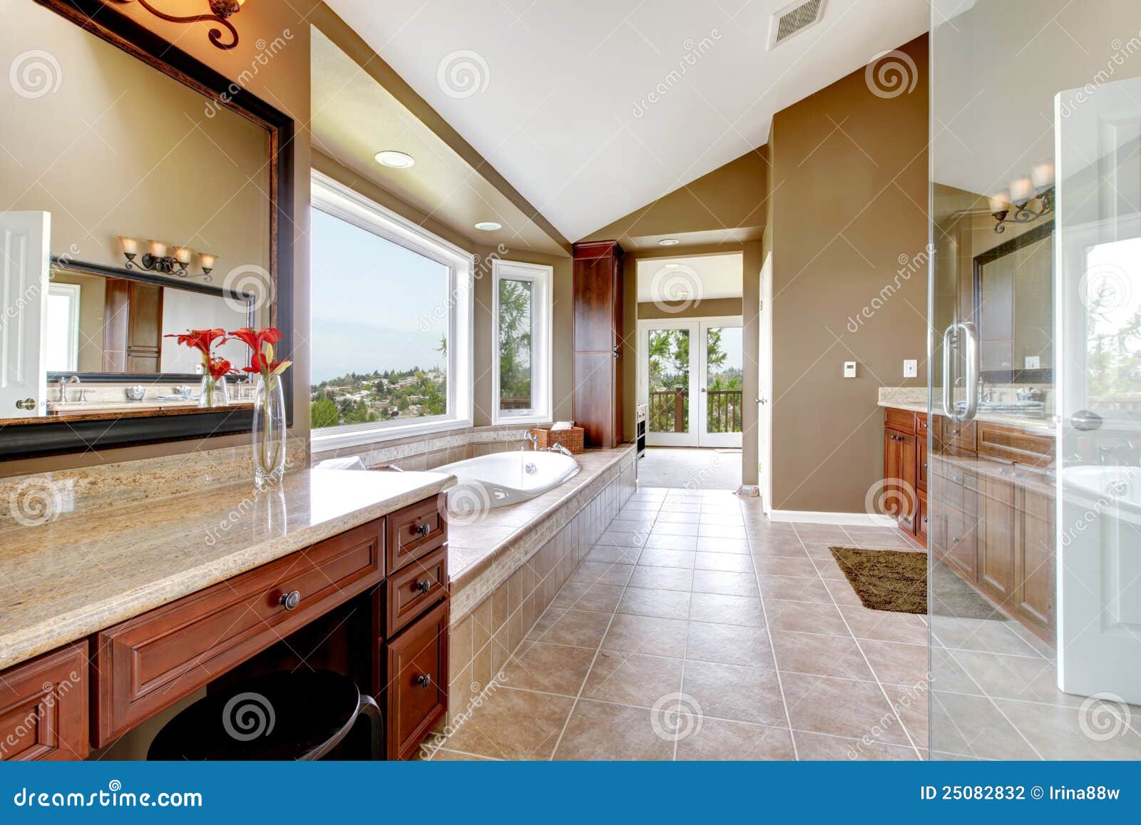 Grande salle de bain moderne – lombards