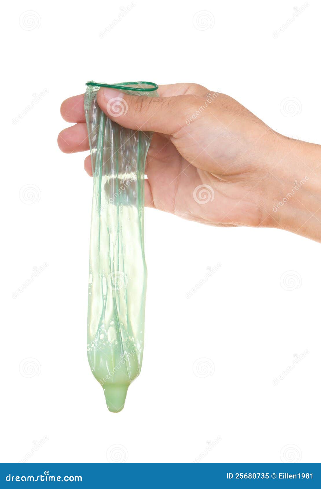 Gr N Gef Lltes Kondom In Der Hand Getrennt Lizenzfreies Stockfoto