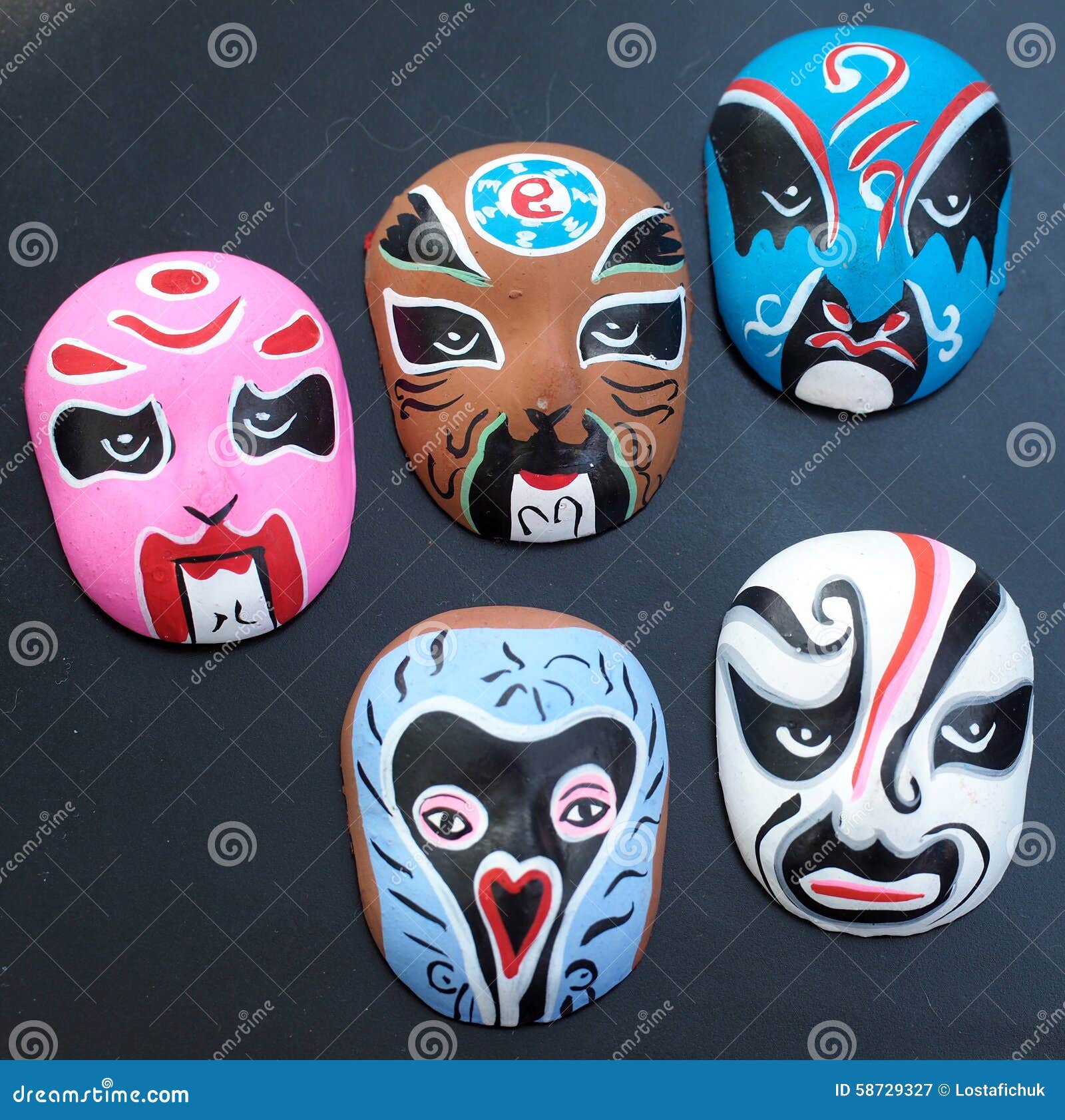 Handgemalte chinesische Oper Clay Mask Redaktionelles Stockfotografie