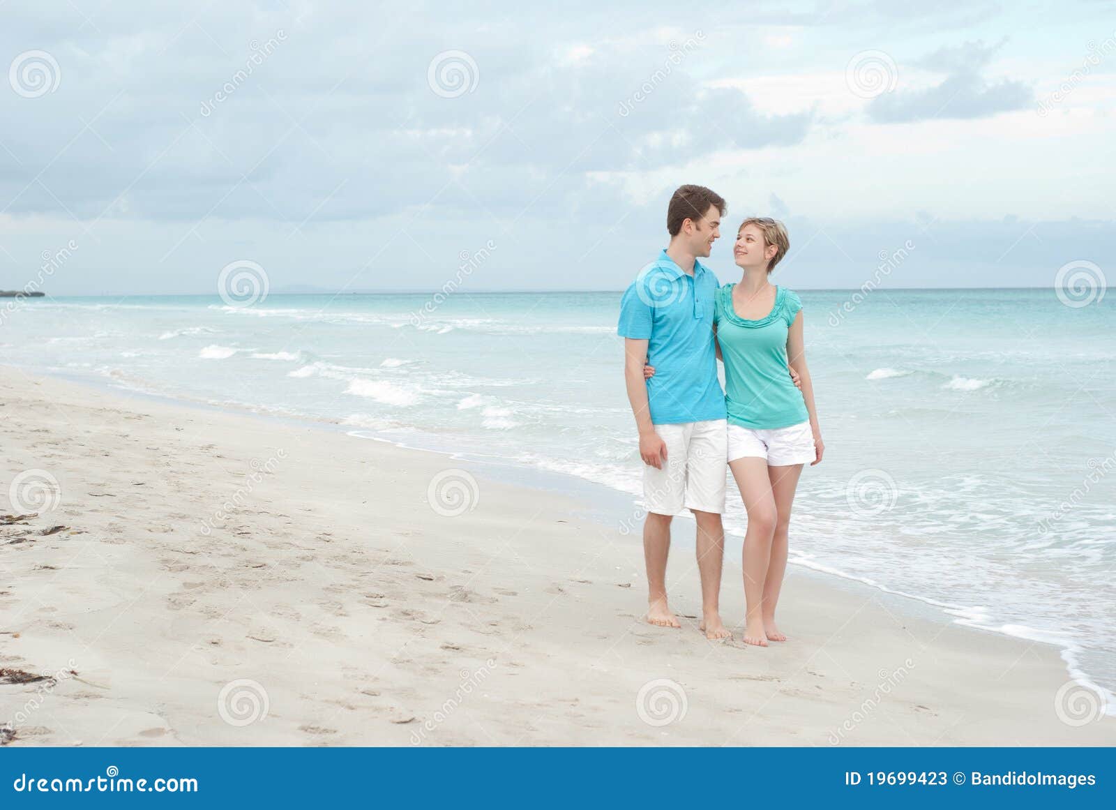 http://thumbs.dreamstime.com/z/happy-couple-beach-19699423.jpg
