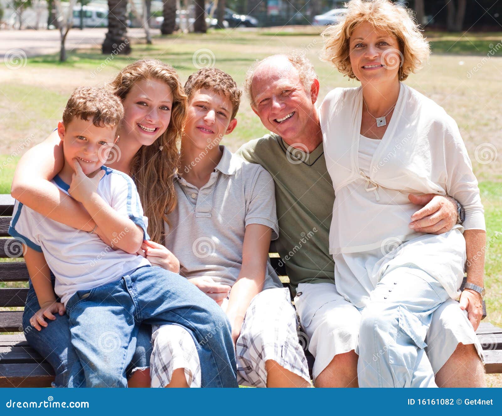 Happy Family Sitting On Park Bench Stock Photography Happy Family Sitting On Park Bench Stock Photography