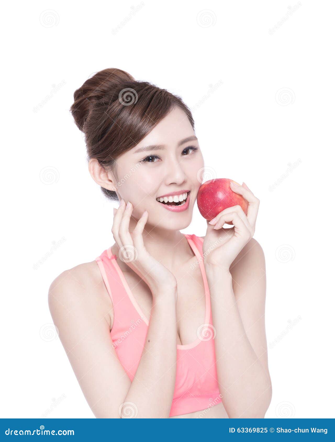 happy-health-woman-show-apple-benefit-to-asian-beauty-63369825.jpg