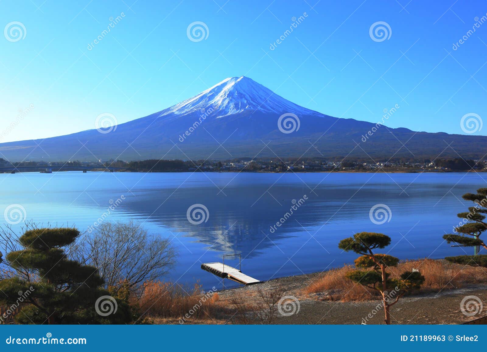 Het Zijaanzicht Van Het Meer Van Berg Fuji Japan Stock Fotos Afbeelding Het Zijaanzicht Van Het Meer Van Berg Fuji Japan Stock Fotos Afbeelding