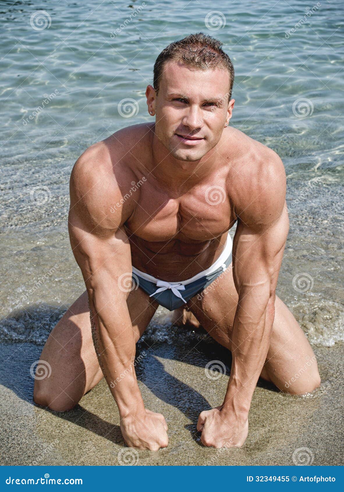 FOTO JOVEN CULTURISTA foto joven culturista: