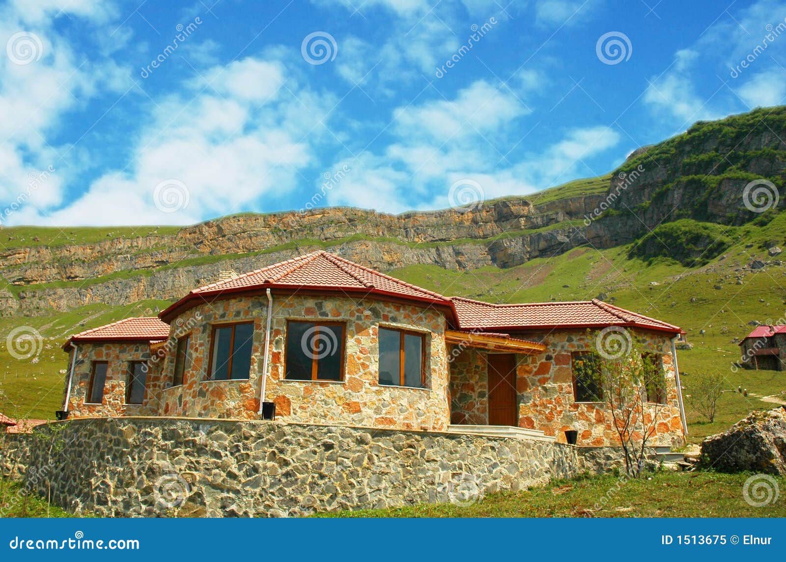 house-mountains-1513675.jpg