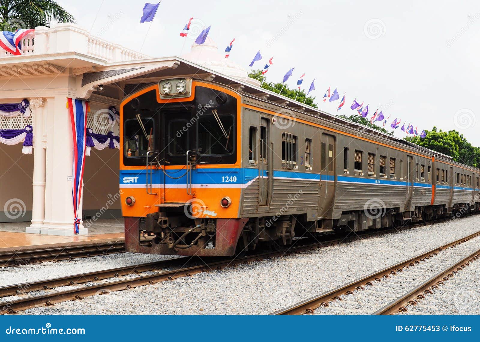 intercity-train-bangkok-thailand-october-passes-station-royal-pavilion-chitrlada-october-62775453.jpg